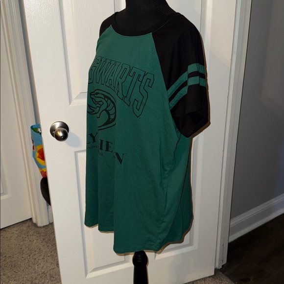 🖤TORRID HOGWARTS SLYTHRIN GREEN/BLK TOP SIZE 3X🖤 - Picture 4 of 8